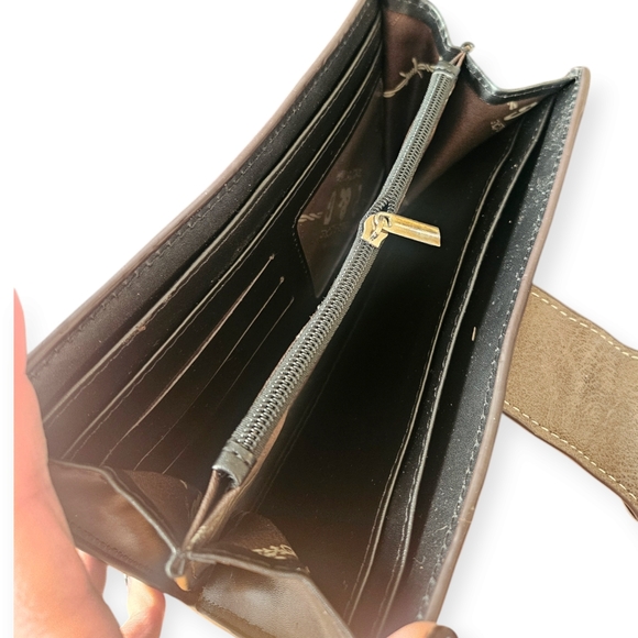 Embossed Vegan Leather Wallet - Picture 3 of 4